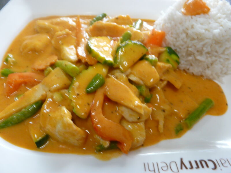 Hähnchen mit rotem Thai Curry 12,80€