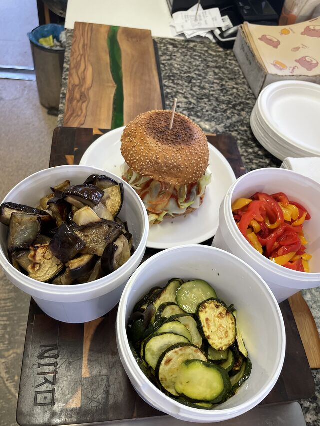 Hamburger con verdure al forno 
