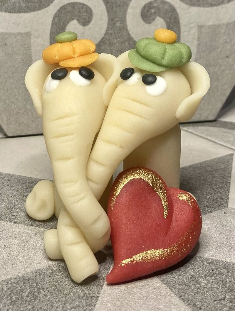 Les éléphants amoureux de la Saint Valentin 12 euros 