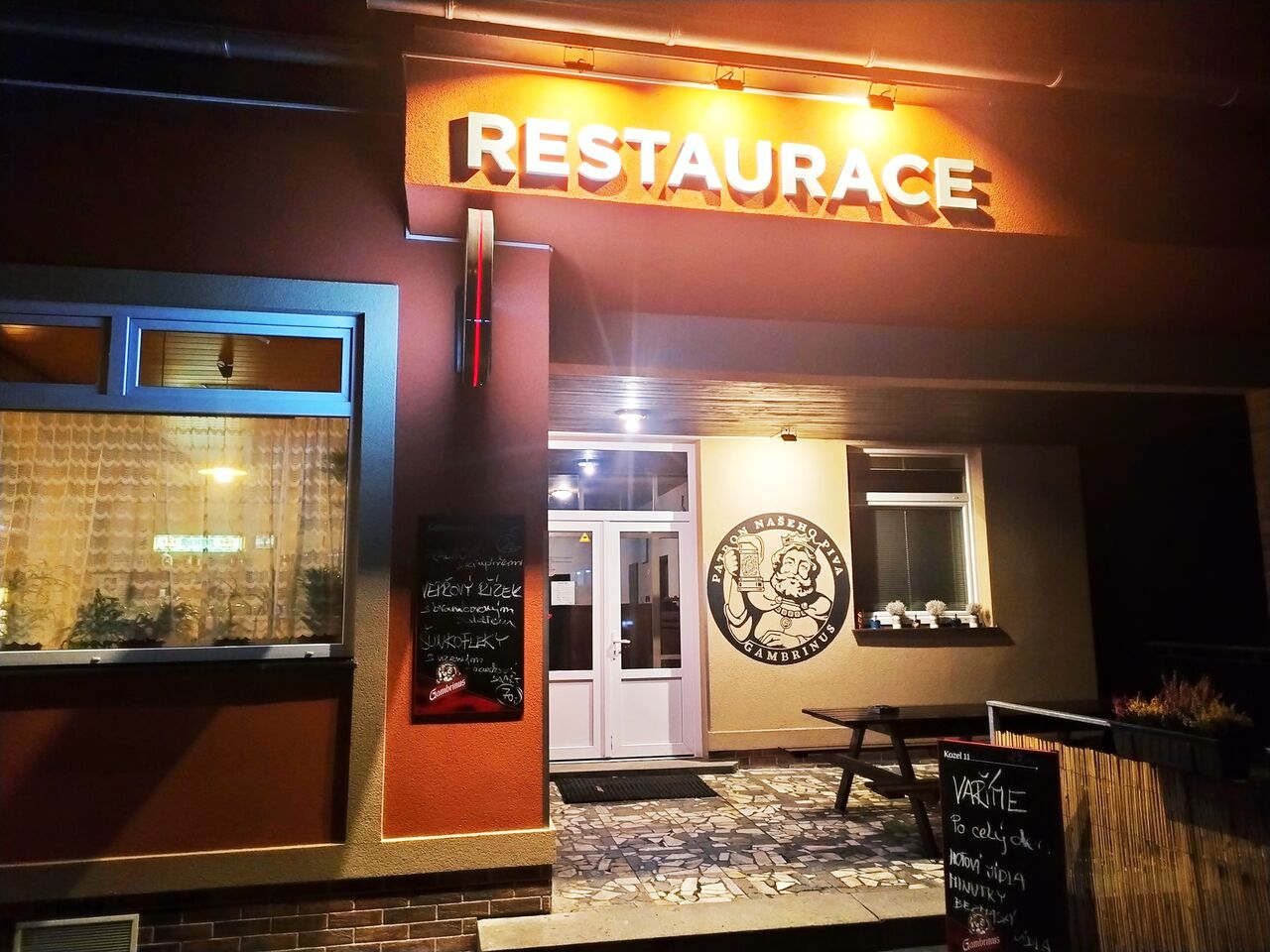 Vítá Vás naše restaurace Slávie v Trhové Kamenici. 