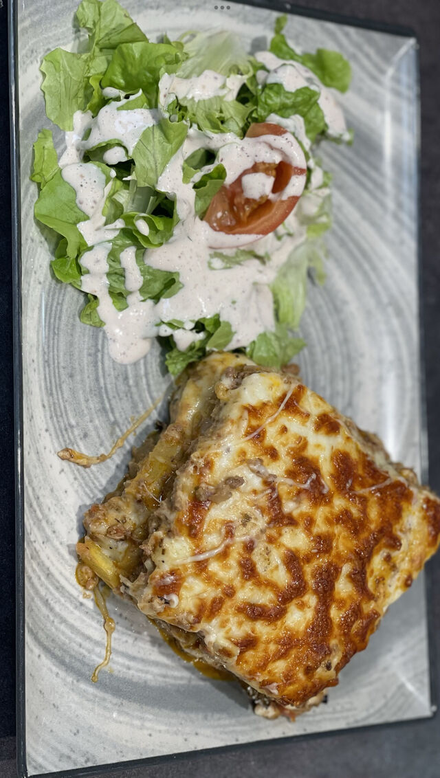 Lasagne de bœuf salade