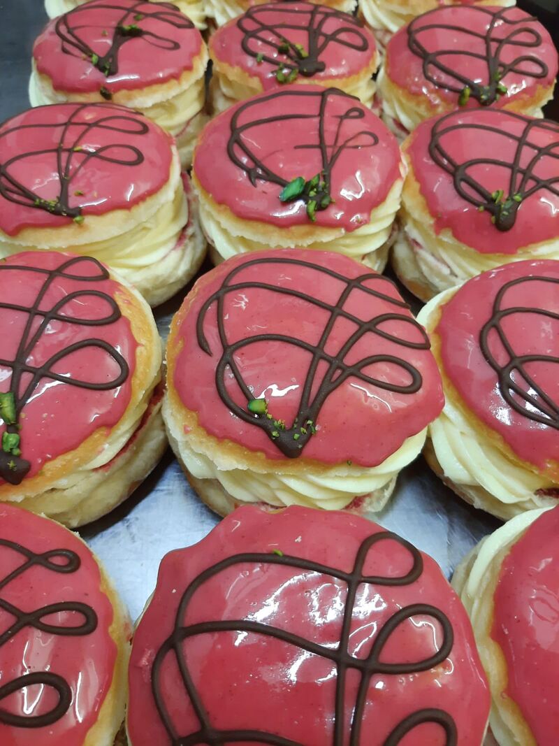 #17 Amarena Berliner mit Vanille und Amarenakirschen