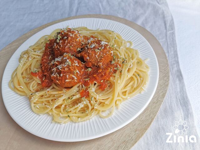 ALMÔNDEGAS À BOLONHESA