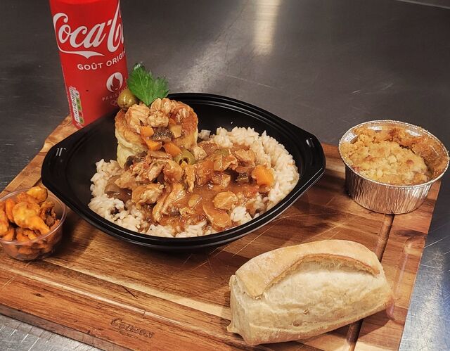 Vol au vent a la financière de veau, riz. Crumble aux pommes 