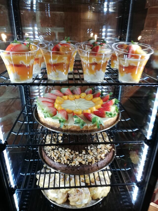 Naše zákusky a naše vynikajicí cukrářka Lucie Moravcová