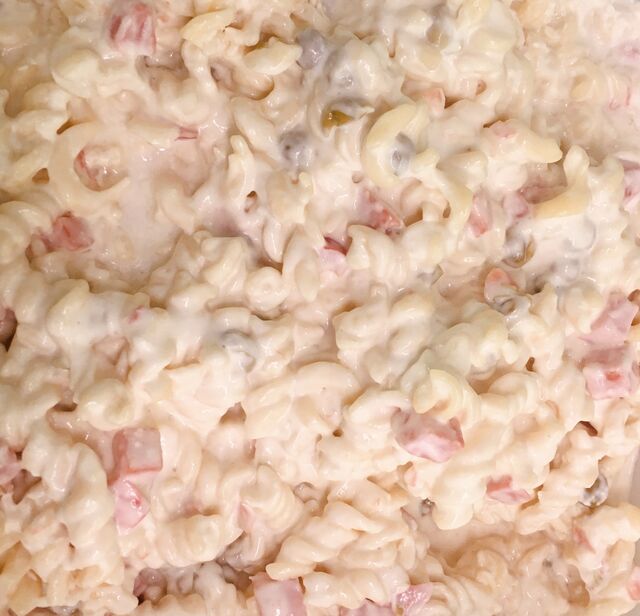 - Mayonnaise-Nudelsalat -