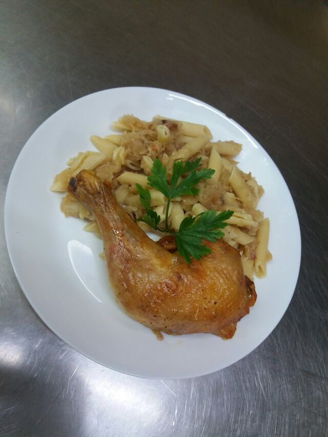 Pečena piletina i tijesto s kupusom