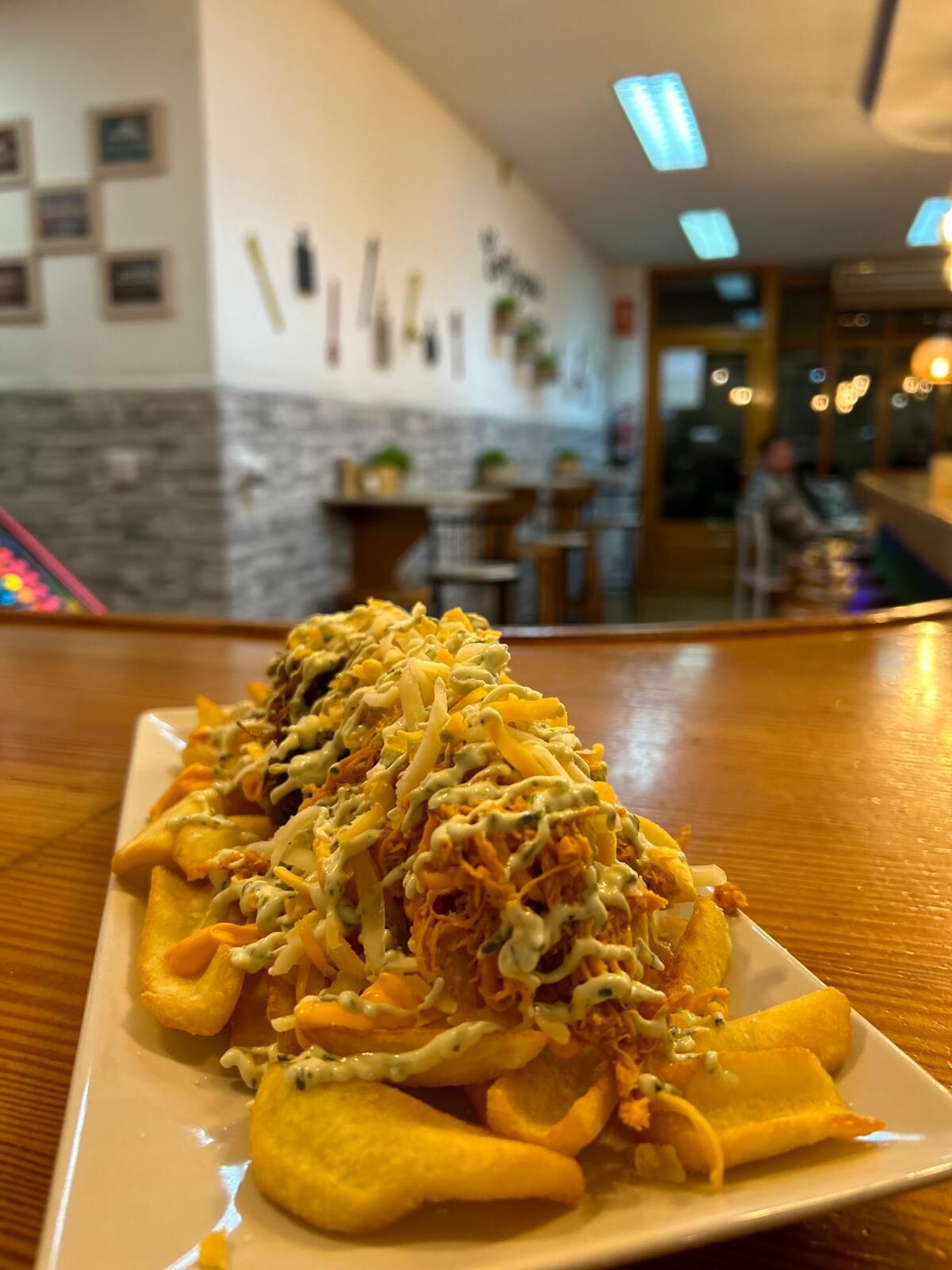 Patatas con carne o pollo