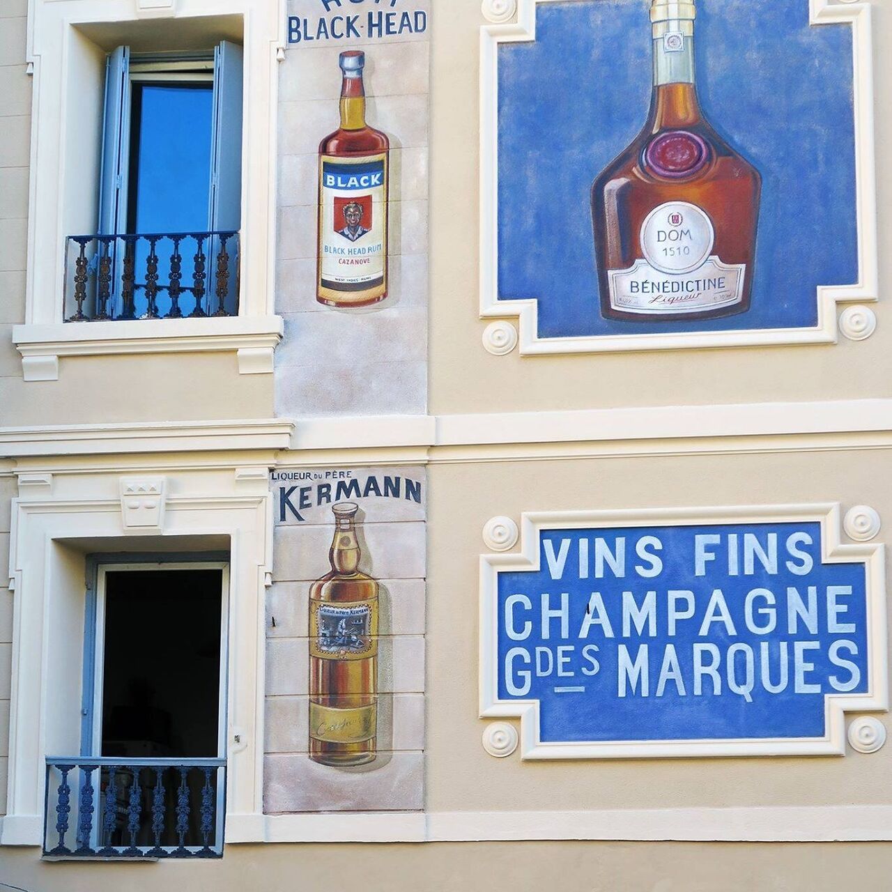 Façade de l'établissement fraîchement rénovée