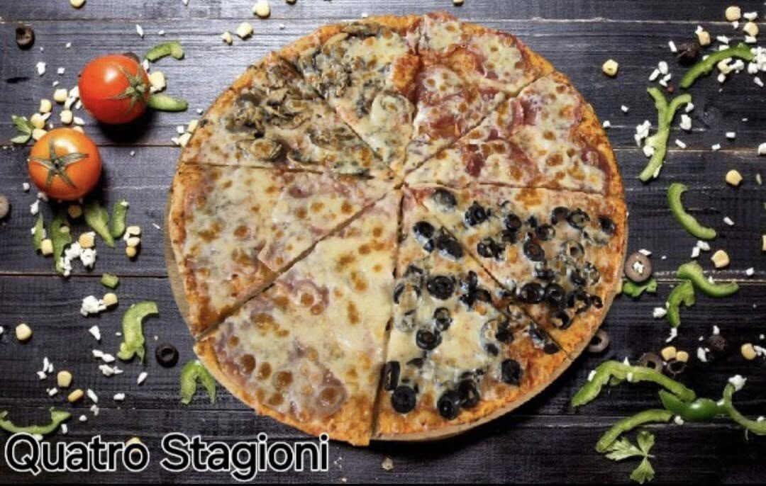 Sos rosii, mozzarella, salam, șuncă, ciuperci, masline