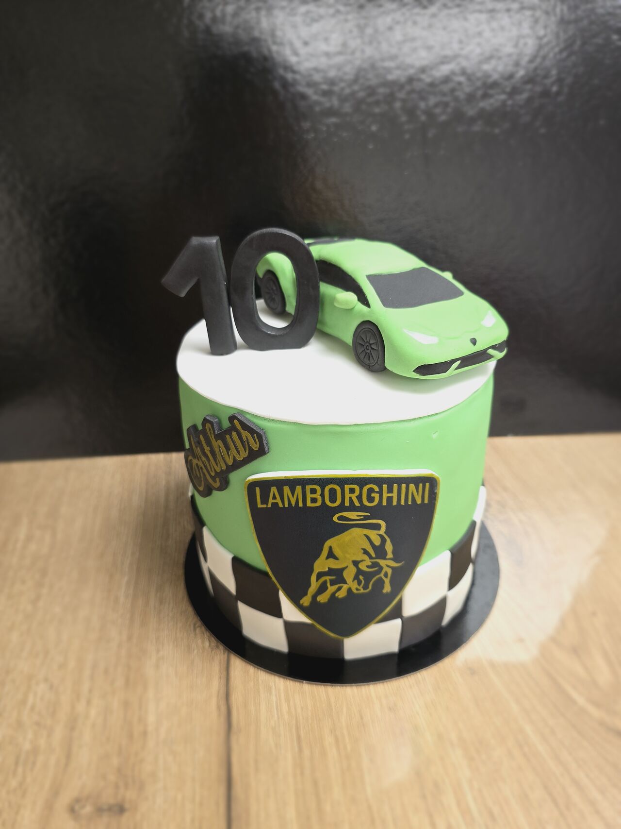 Cake design thème lamborghini