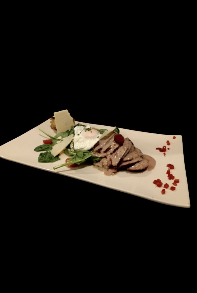 Magret de canard pouse d'épinard et sauce framboise.