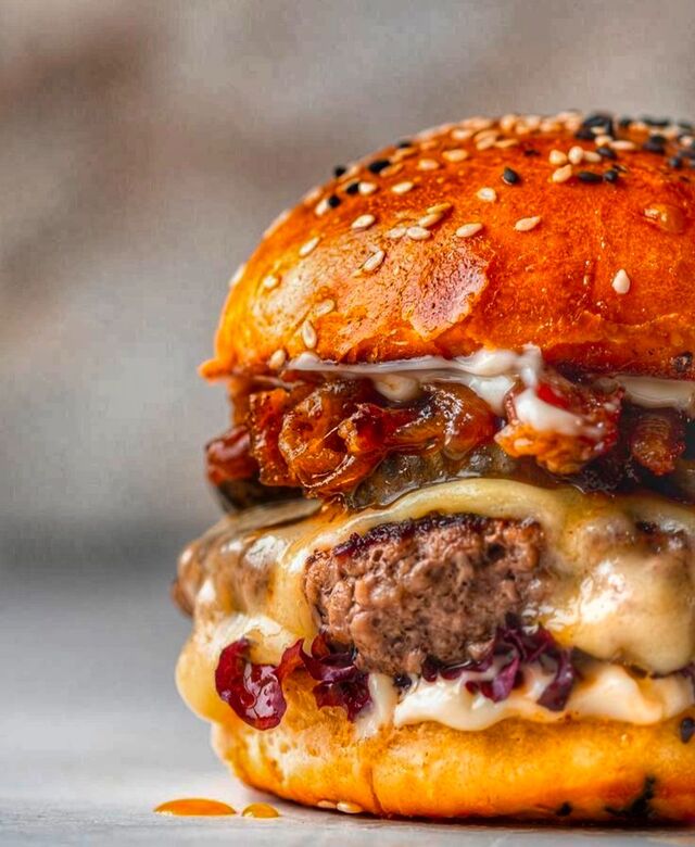 WE KNOW EVERYTHING ABOUT BURGERS