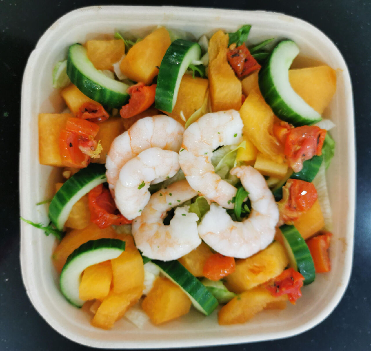 Salade Melon Gambas
Salade Iceberg et roquette, melon, gamba, tomates confites, concombre