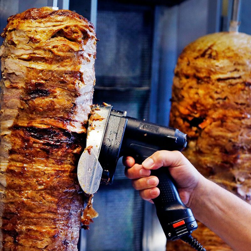 Llega el sol ☀y el fin de semana. En #SantBoi pide lo que apetezca🍕🌮🌯 a #Pizzabaccodonner 🍽, lo mejor de la comida hindú👳