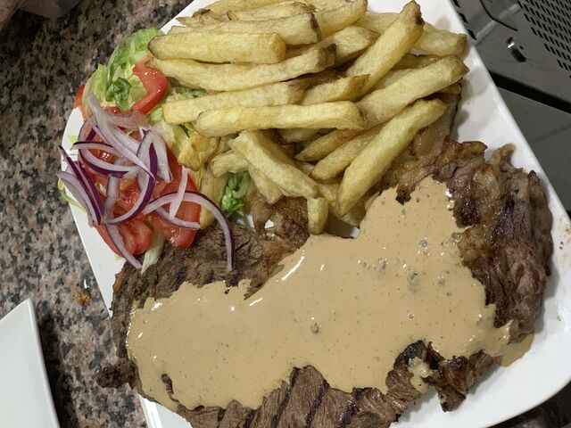 Entrecôte forestière + salade + frites maison