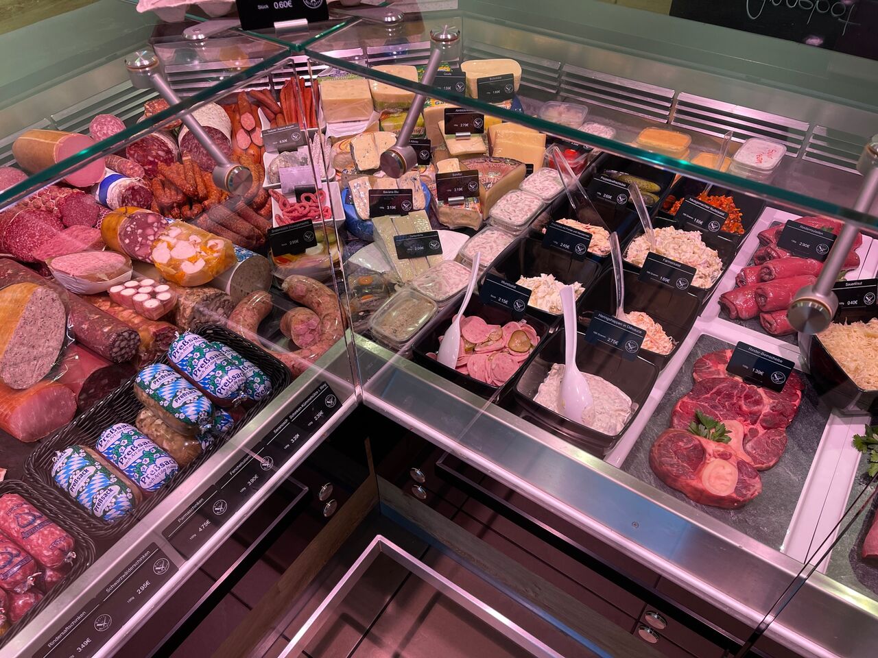 Feinkostsalate, Käse und mehr...