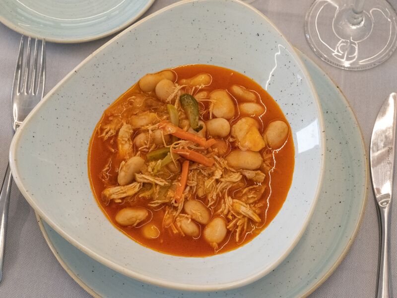 Judiones con pavo escabechado