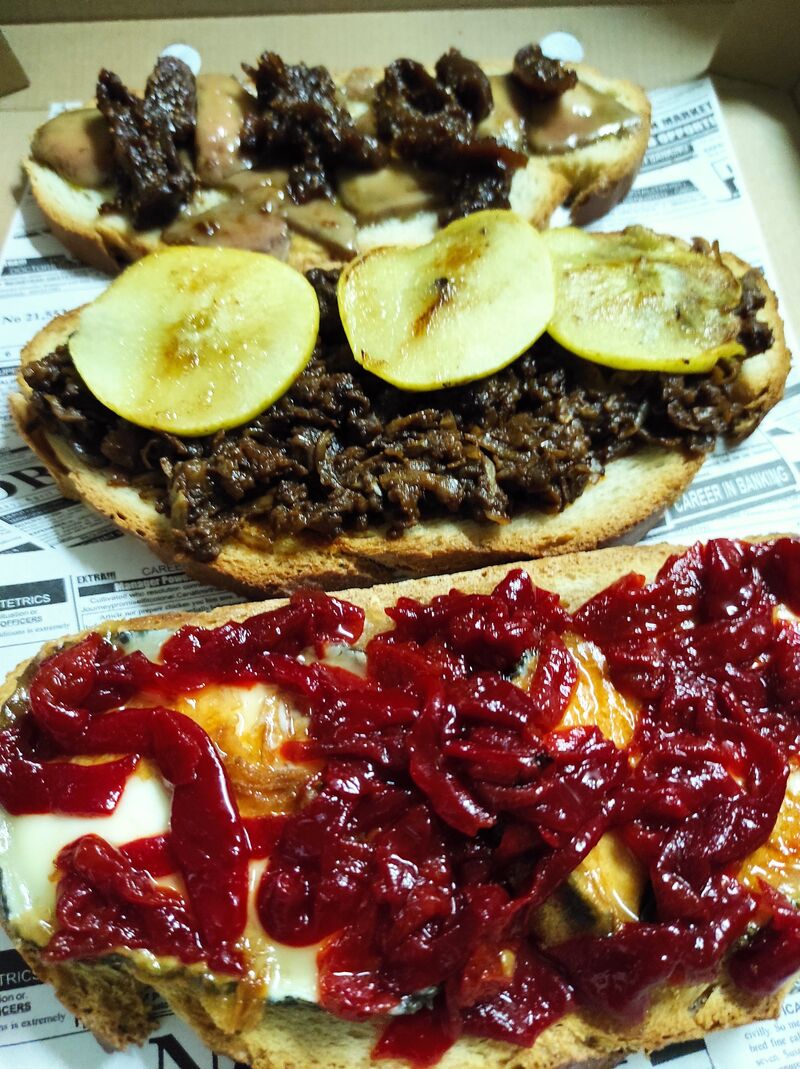 Tosta de Cabara, Morcilla y foie 