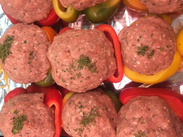 Poivrons farcis aux veau : 3 achetés + 1 offert (12,95€ le kg)