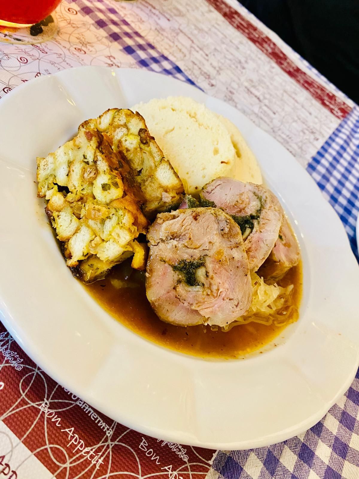 Jarní selečí roláda s velikonoční nádivkou