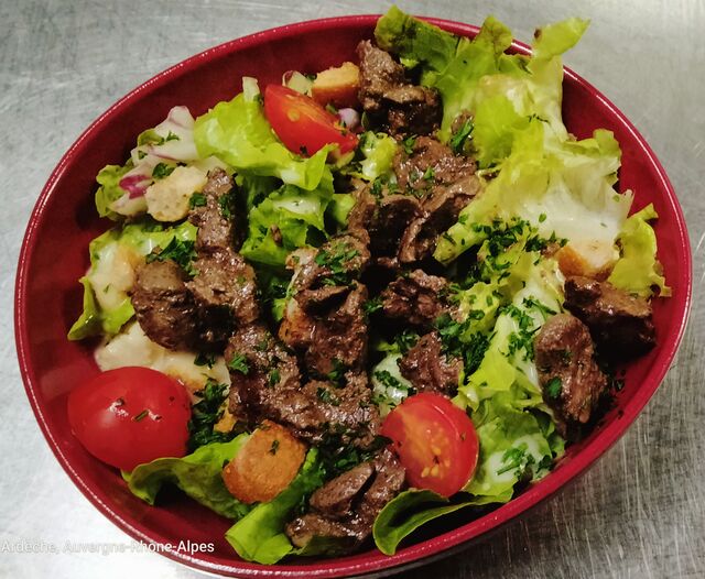 salade de foies de volaille déglacés au vinaigre de framboises 