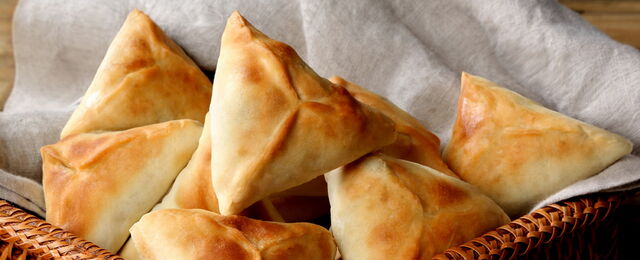 FATAYER AUX EPINARD (Rissole d'épinard, pignon, sumac, oignon, citron)