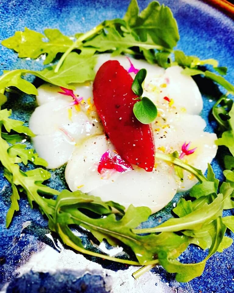 Carpaccio de Saint-Jacques sorbet betterave