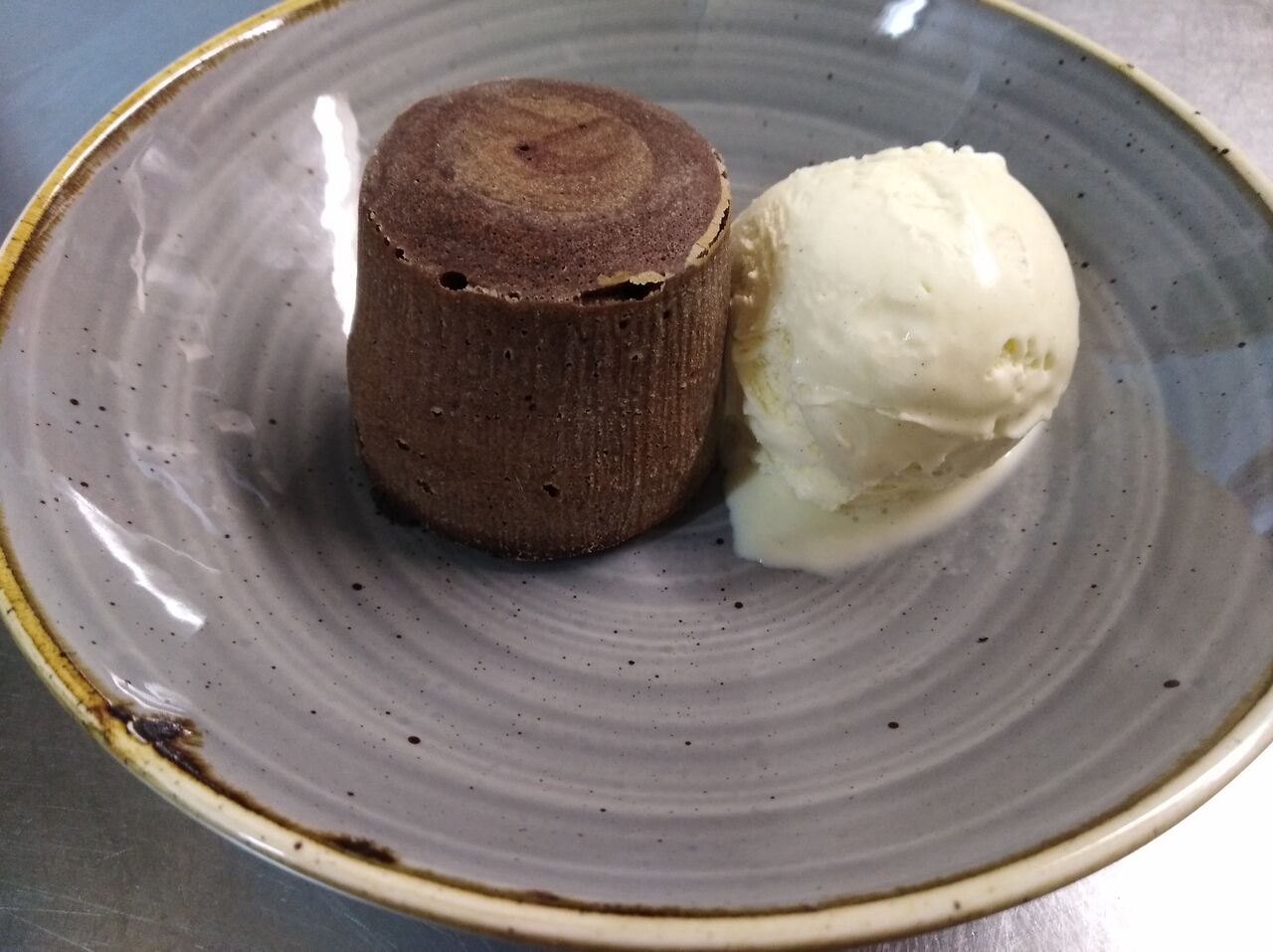 Coulant de chocolate casero con helado 