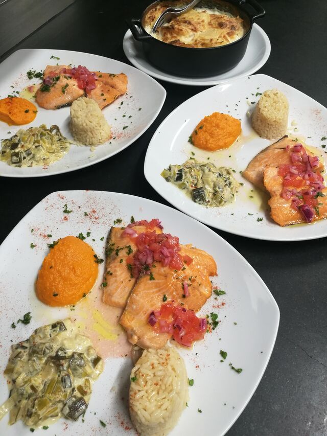 Poisson frais garni à la carte chaque jour