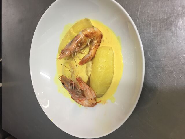 Filet de poulet aux gambas sauce lait de coco