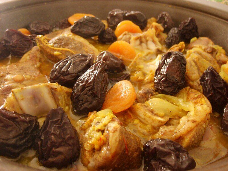 TAJINE D'AGNEAU AUX FRUITS SECS ET SA SEMOULE