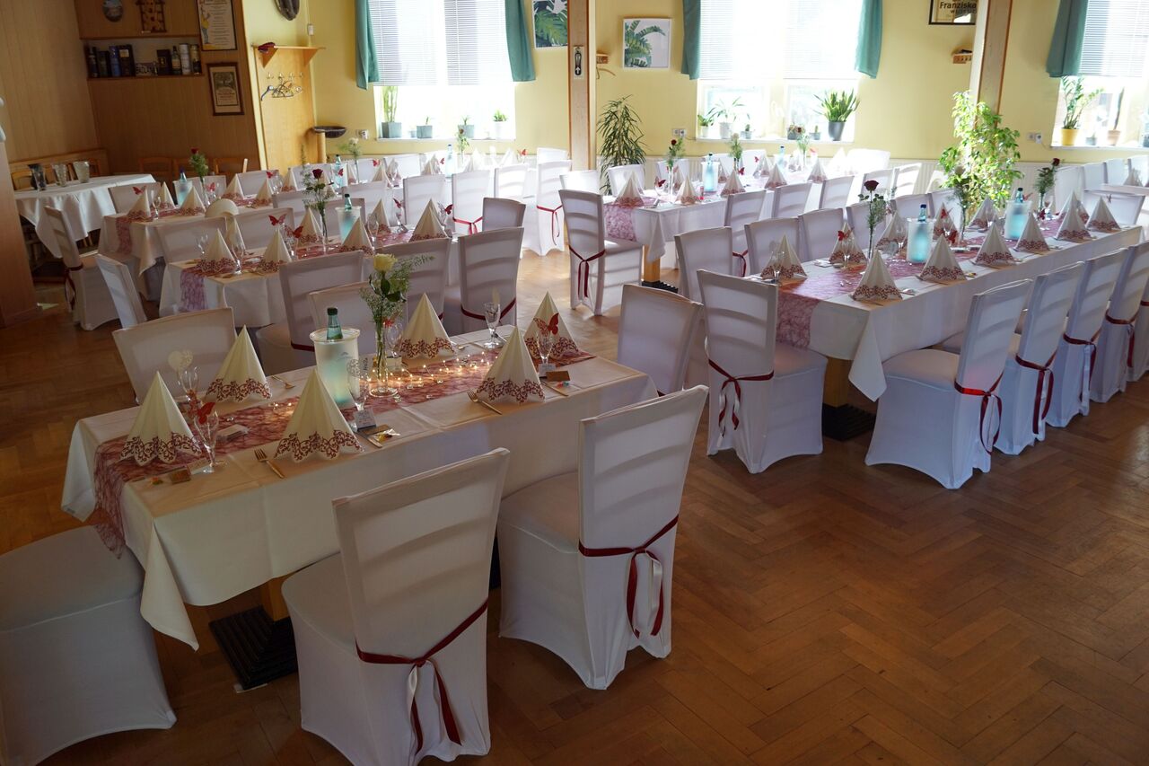 Tisch eindecken Beispiel Hochzeit