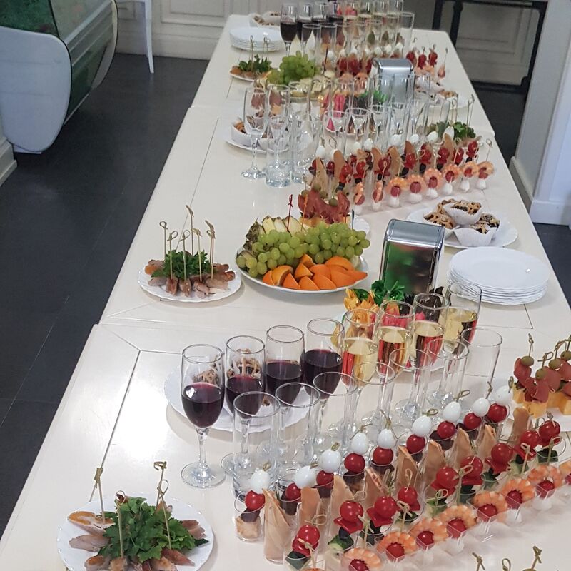 Праздничные фуршеты, кофе-брейки.Наличие свободных дат узнавайте по тел.: 0994418591