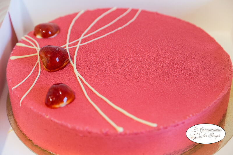 Entremet fraise/vanille/chocolat blanc - 10 personnes - 22 euros -
