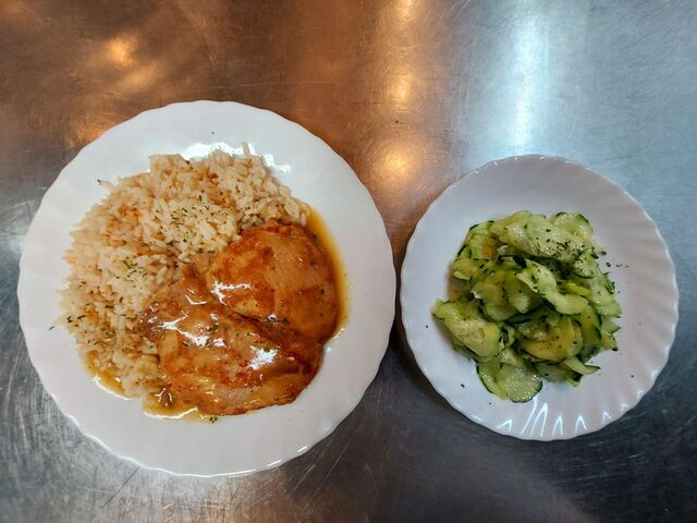 Svinjski naravni odrezak, riža, salata 07072020