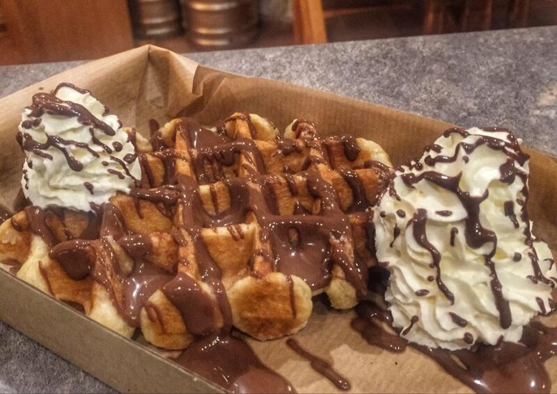 Gofri nutellával és tejszínhabbal