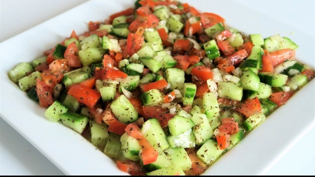 Salade tunienne (comcombre, tomate, ognion) 