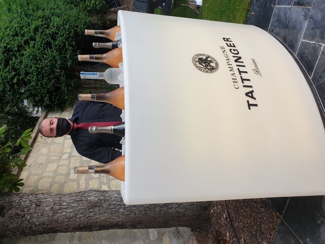 Animation champagne Taittinger