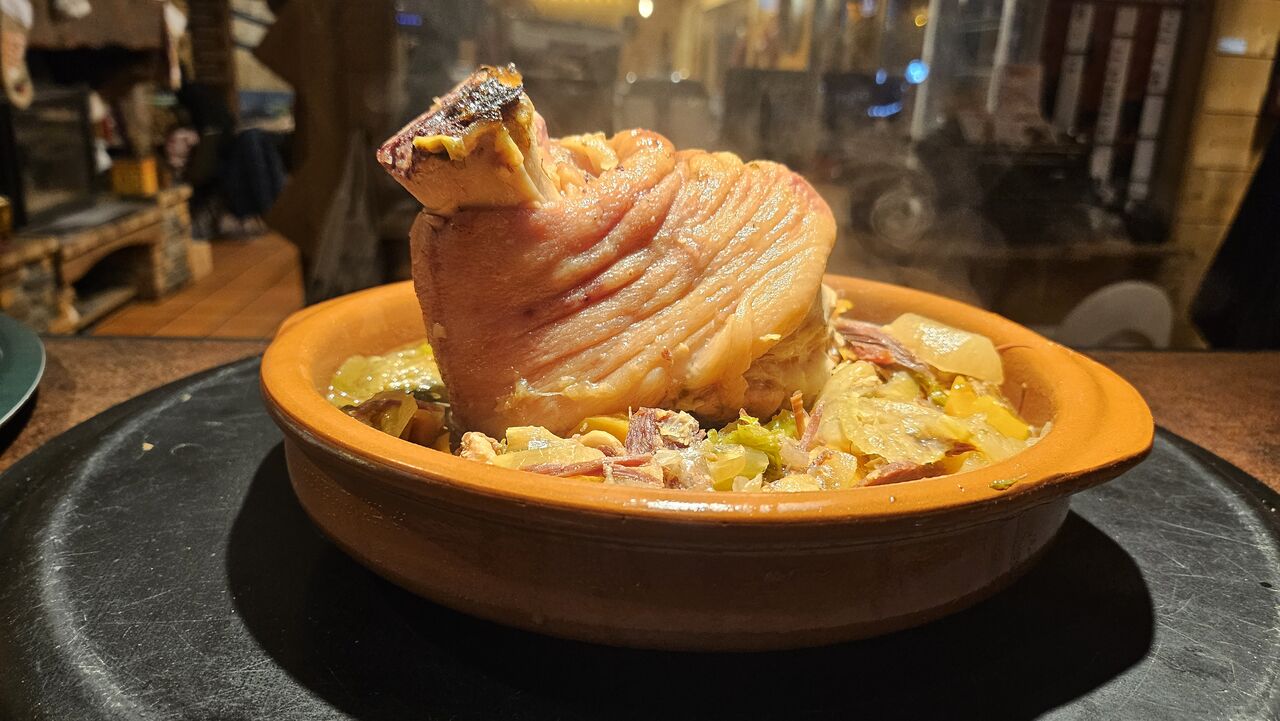 Garbure accompagnée de son jarret