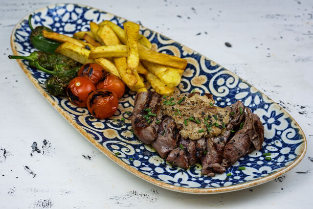 🥩 Solomillo de vaca 🐄 a la brasa con escalopa de foie