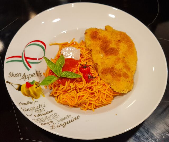Escalope Milanaise & spaghetti sauce tomate