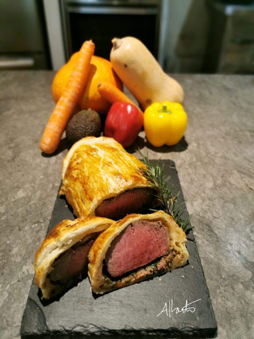 Rôti de bœuf en croûte au beurre romarin.