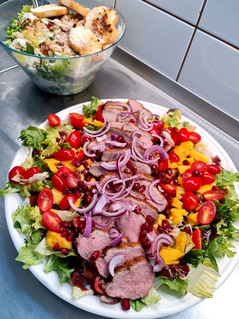 Salatka z piersią kaczki 