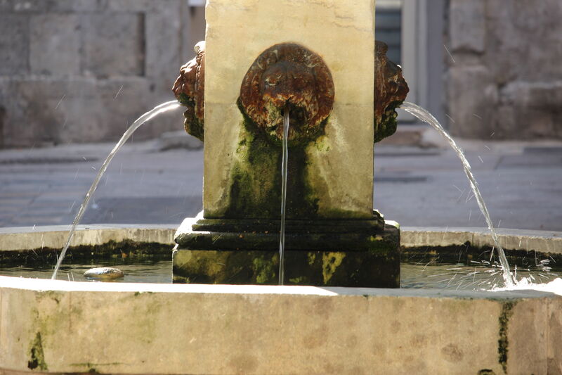 La fontaine de la Place Dame Sibille.. cette place est un écrin en plein centre ville 