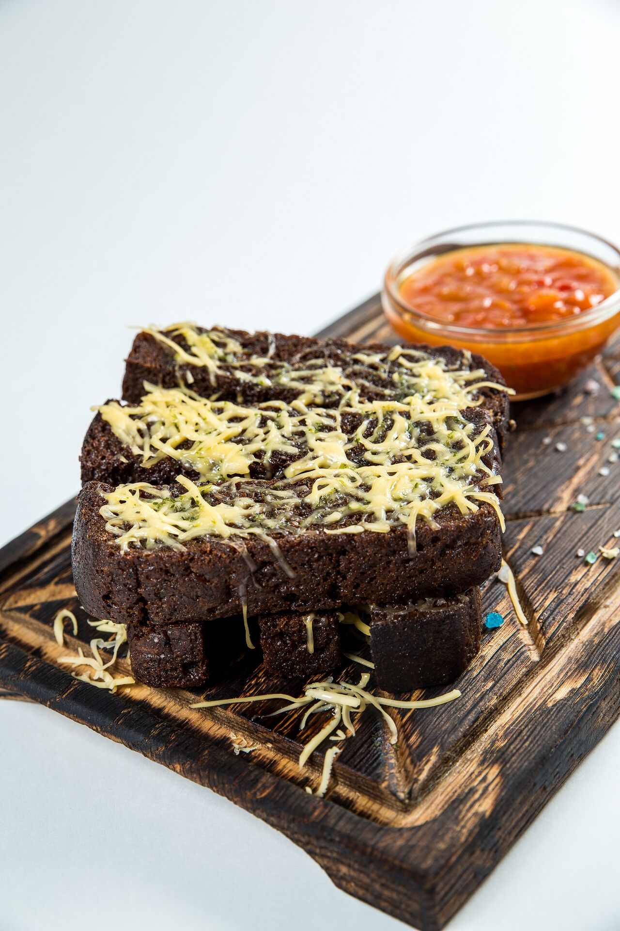 Грінки жітні з аджикою.