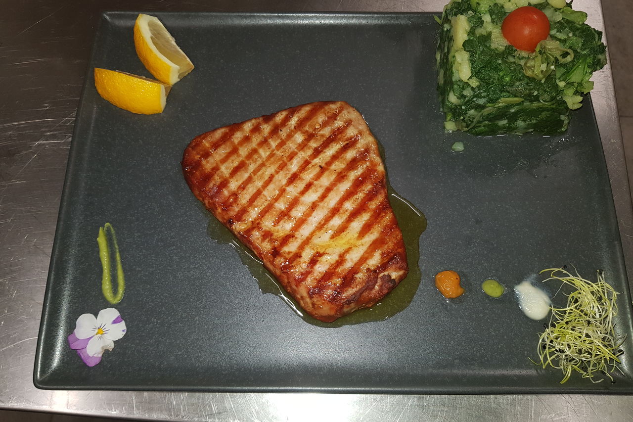Tuna steak
