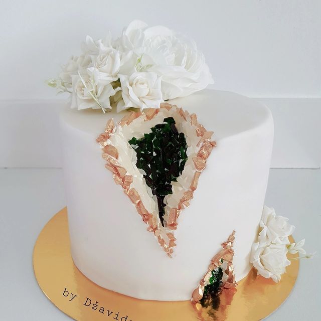 GEODE CAKE
