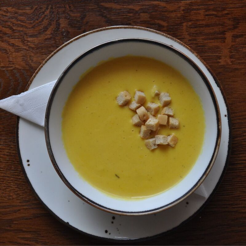 Zupa krem serowa z grzankami