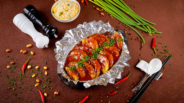 Bakłażan nadziewany mięsem wieprzowym / Eggplant stuffed with pork 